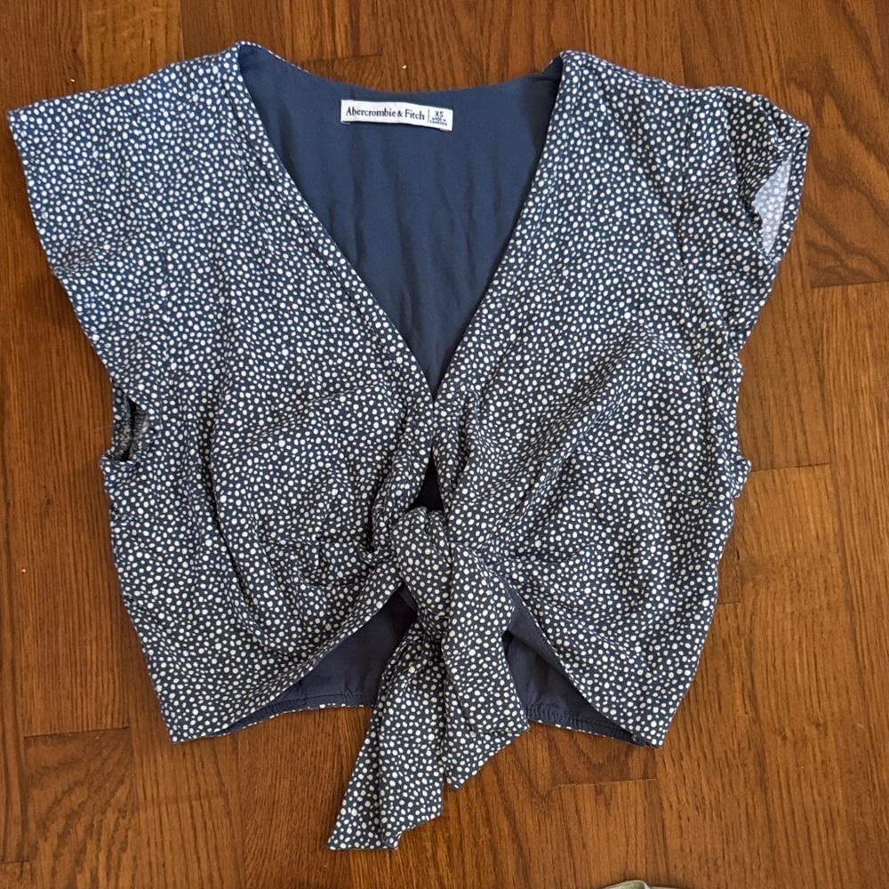 Set of Two Abercrombie Tie-Front Crop Tops XS - Picture 2 of 5